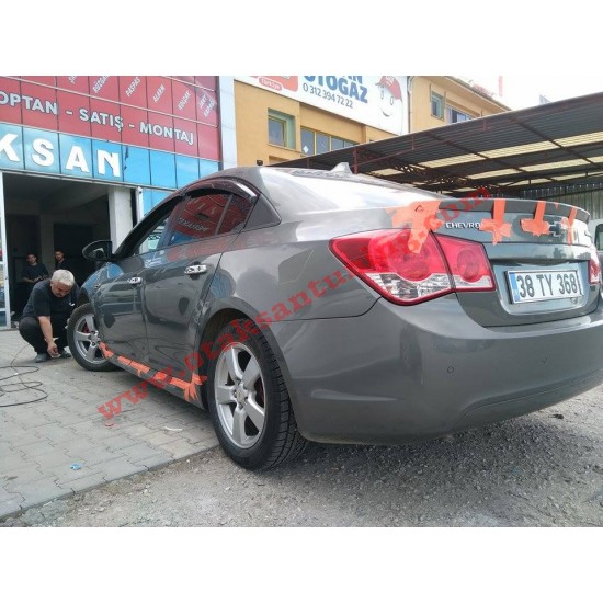 chevrolet cruze yan marşpiyel takımı chevrolet cruze yan marşpiyel takımı