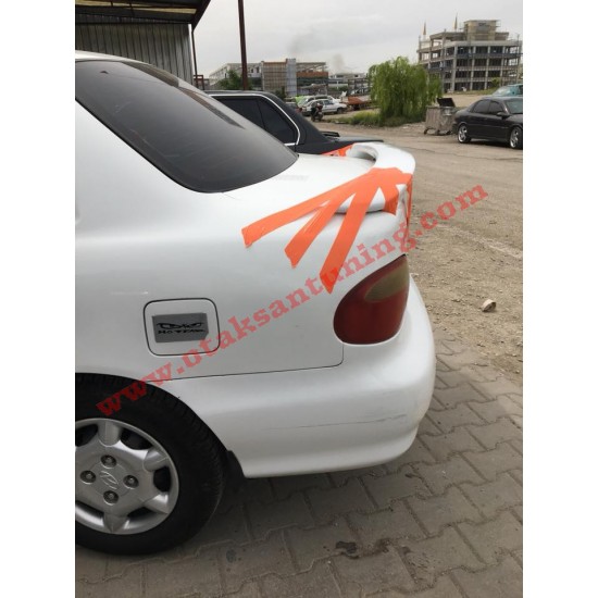 Hyundai Accent Yumurta kasa ışıklı bagaj spoyleri Hyundai Accent Yumurta kasa ışıklı bagaj spoyleri