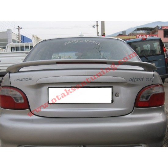 Hyundai Accent Yumurta kasa ışıklı bagaj spoyleri Hyundai Accent Yumurta kasa ışıklı bagaj spoyleri